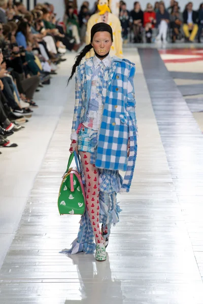 Look 18
